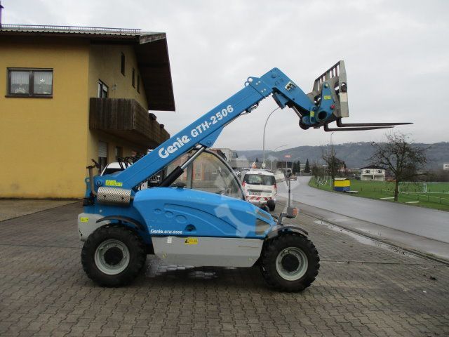 Alquiler de Telehandler Diesel 11 mts, 3 tons, peso aprox 10.000  en Cáceres, Alicante, España